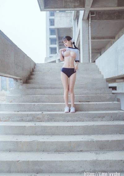 秘女琴
