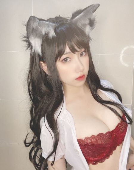 脱了她的内裤猛的进去了