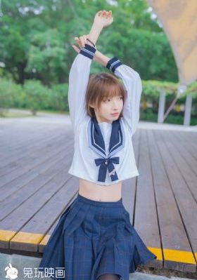 内衣少女